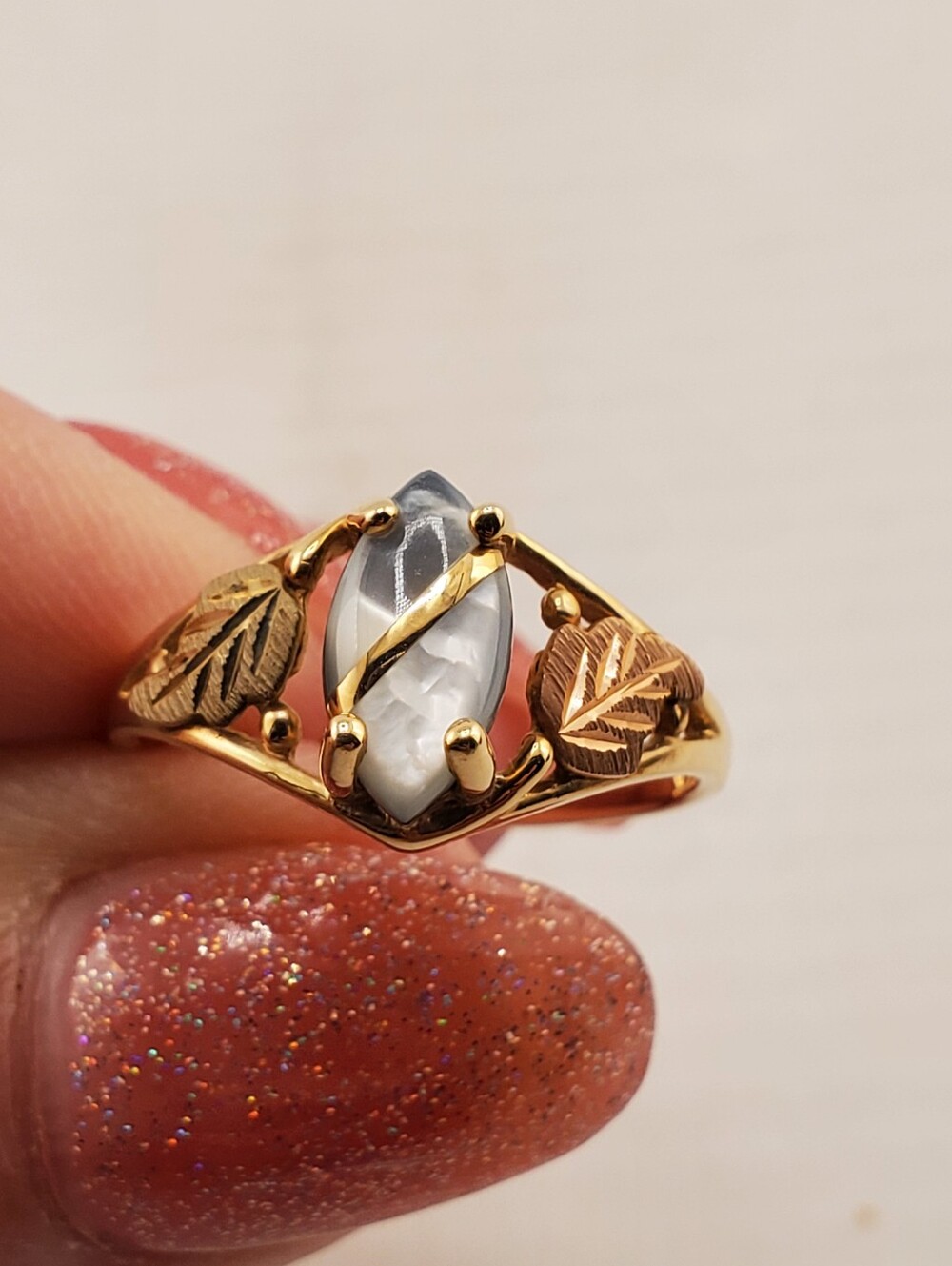 10k Black Hills Gold MOP Ring 6.75 - Picture 4 of 11